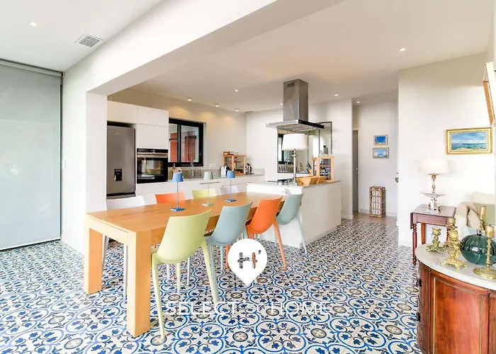 Selectsohome - Vue Avec Piscine Pour 8 Personnes - Nuages Le Lavandou